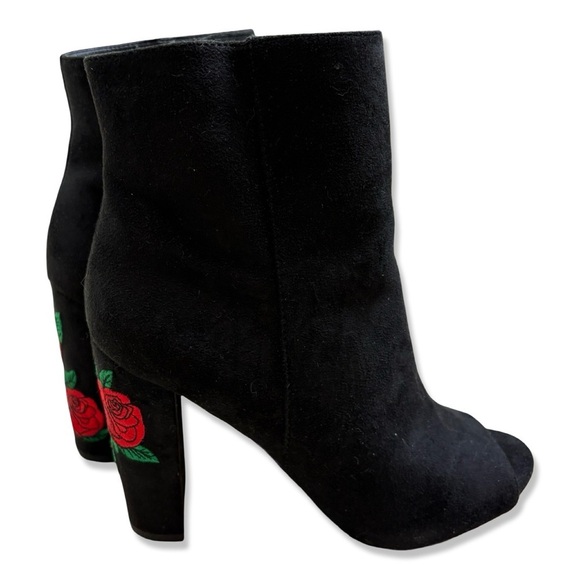 ⭐️WILD DIVA Black Suede Rose Embroidered Booties - Picture 3 of 8